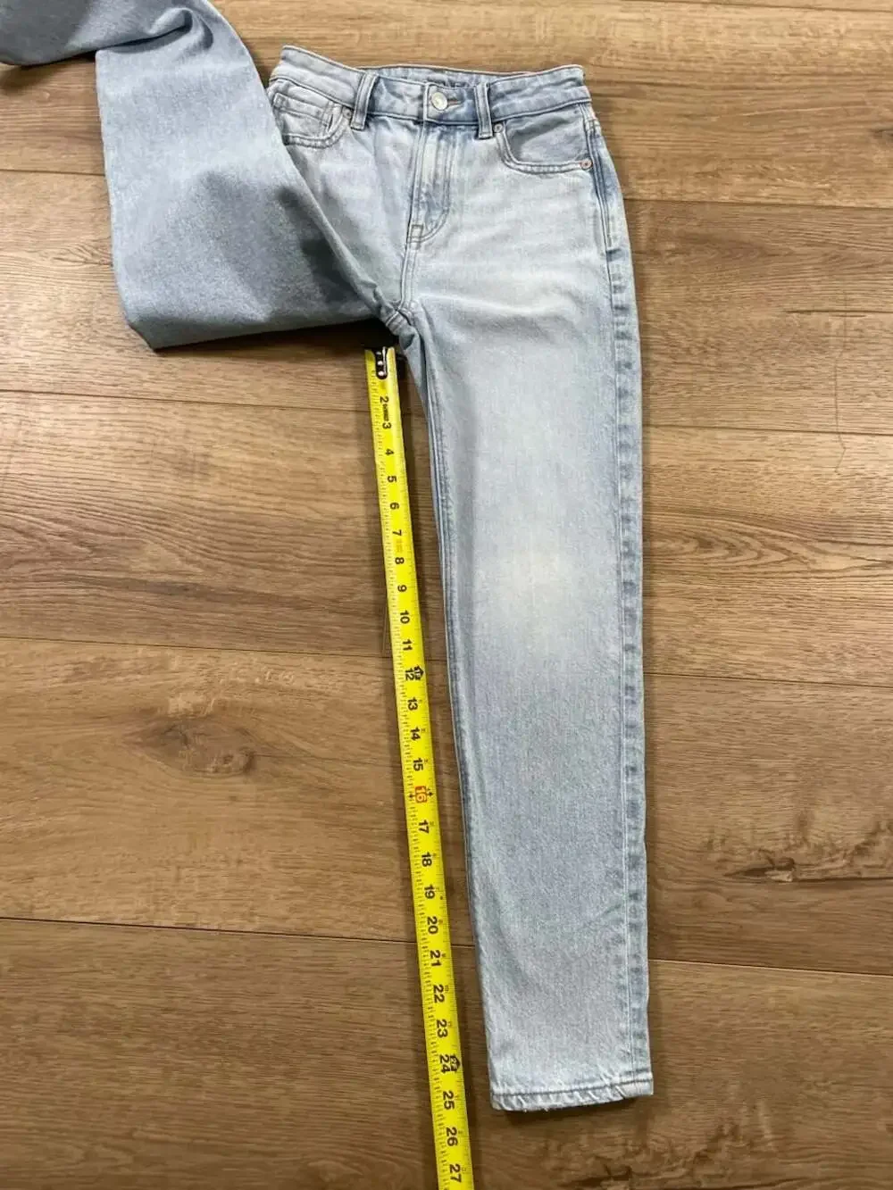 American Eagle Outfitters Light Wash High Rise Mom Jean Size 000 Short